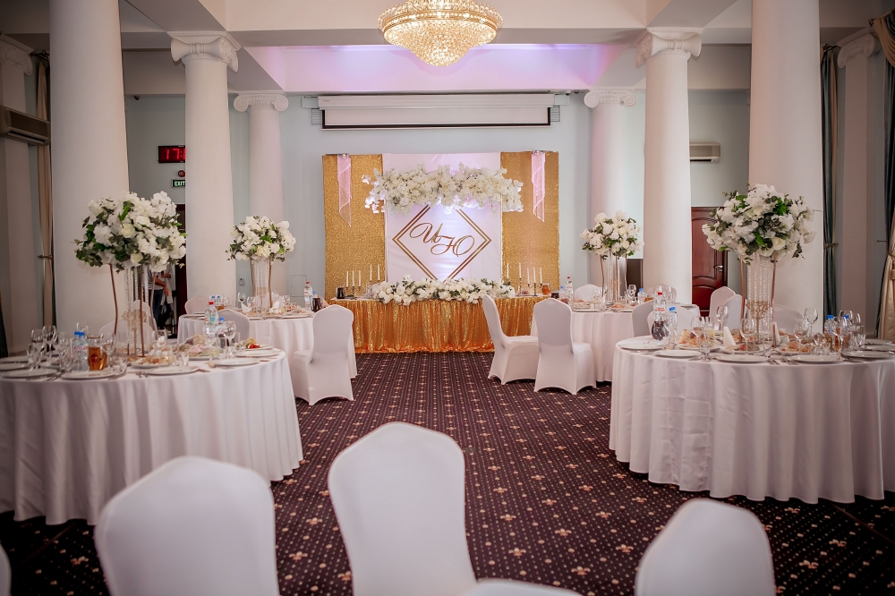 Оформление свадьбы в ресторане Адмирал гостиницы Севастополь