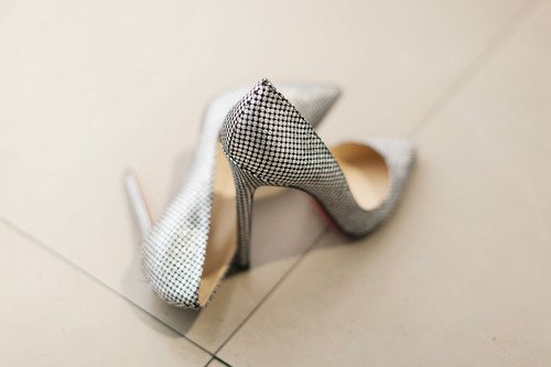 Туфли невесты с острым носом